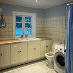 Дом отдыха Architect's Timber House In Woods By Tisvilde